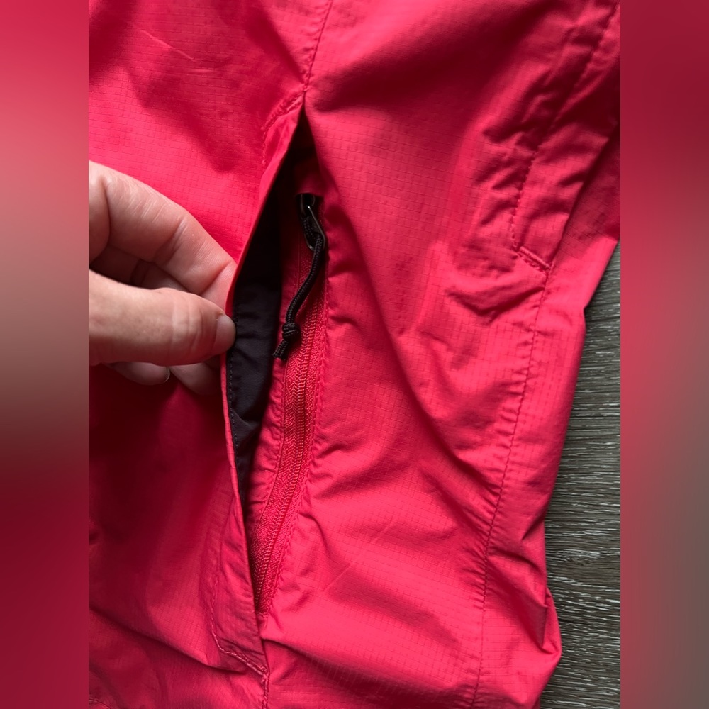 The North Face HyVent 2.5L Jacket, Women’s Size XS, Pink - Picture 5 of 6
